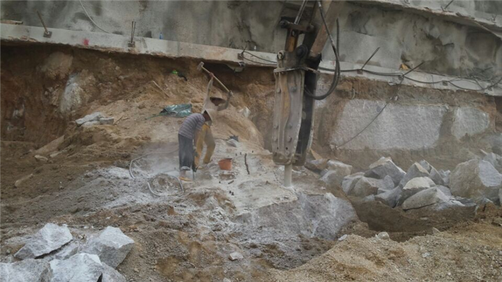 塘朗宝能城花园基坑支护与土石方工程 