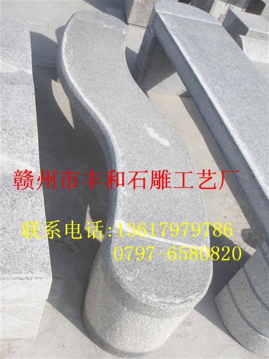 石桌，石椅