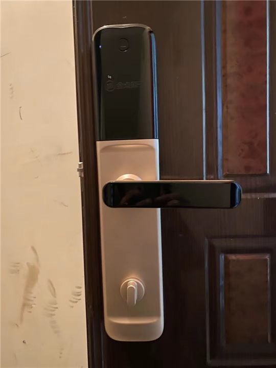 燕郊黄金蓝湾小区修防盗门锁价格贵吗