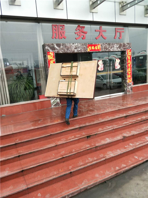 黔西单位搬迁公司：红木家具搬运的注意事项