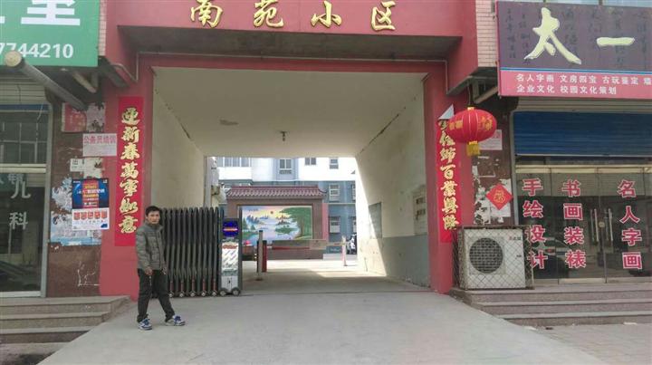 保定伸缩门 