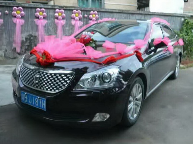 酒红色丰田皇冠婚车/惠州皇冠出租 