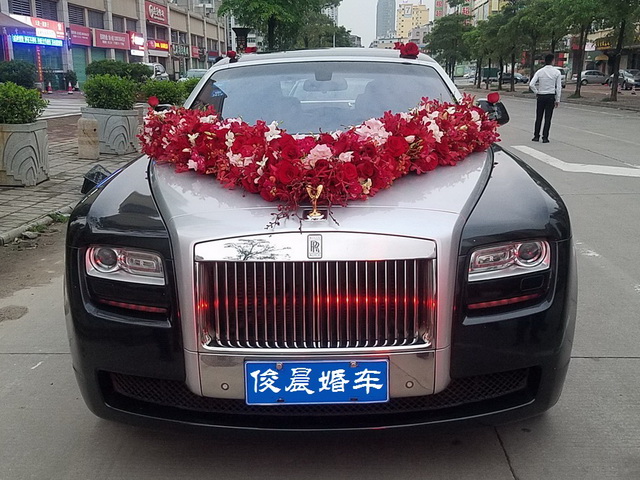 劳斯莱斯古斯特黑色婚车_博罗婚庆租车 