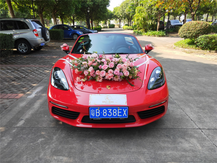 保时捷婚车出租_婚车车队一般租几辆车比较好