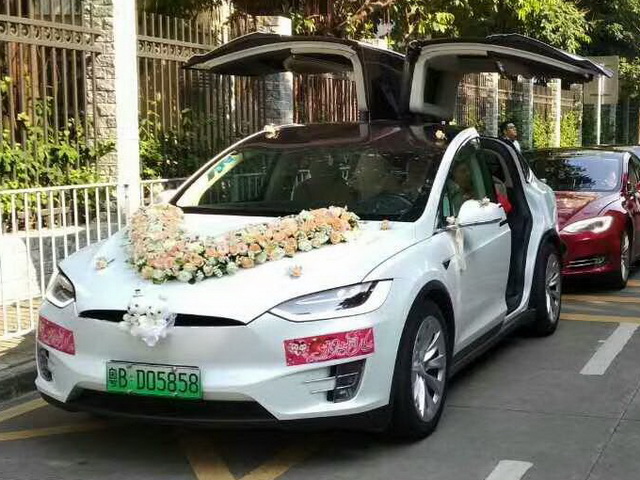 白色特斯拉MODEL-X婚车/惠州特斯拉婚车租赁 