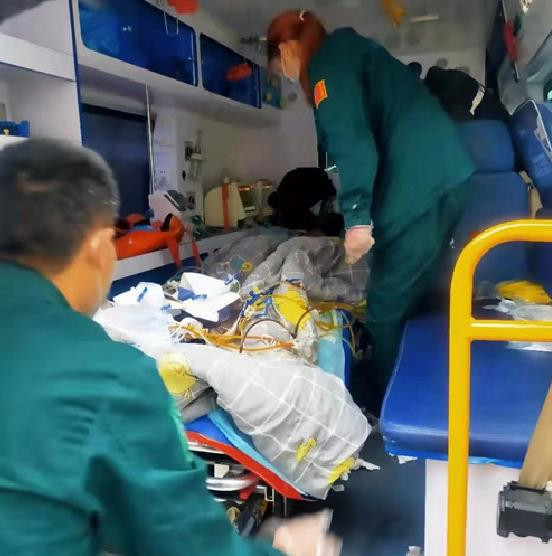 成都到阿坝病人行动不便租救护车多少钱
