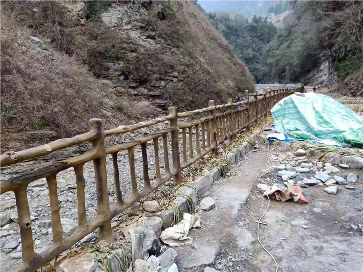 三明手工栏杆定制厂家仿木藤条护栏报价优惠
