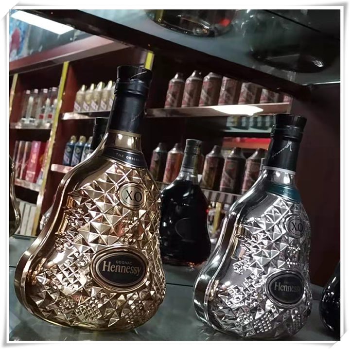 成都洋酒回收懂酒的人通过品尝判断酒的年份