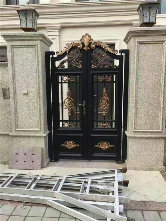 铝大门