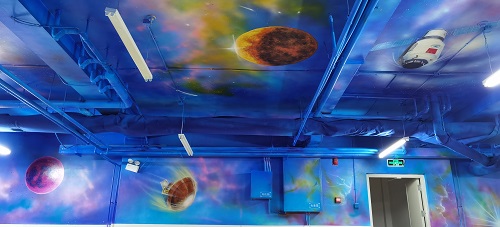 唐山星空墙绘公司在地面做手绘如何能持久 