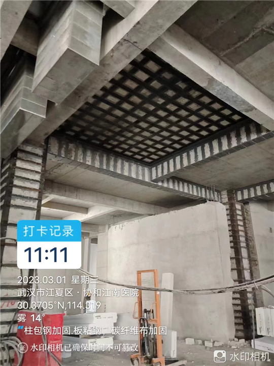 2023年武汉市江夏区协和江南医院柱包钢加固板粘钢碳纤维布加固