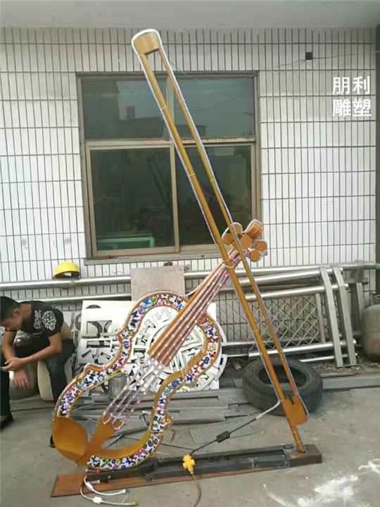 拉琴人物铜雕塑，铸铜雕塑