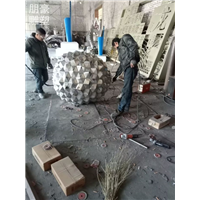 定做现代松子雕塑景观制造商