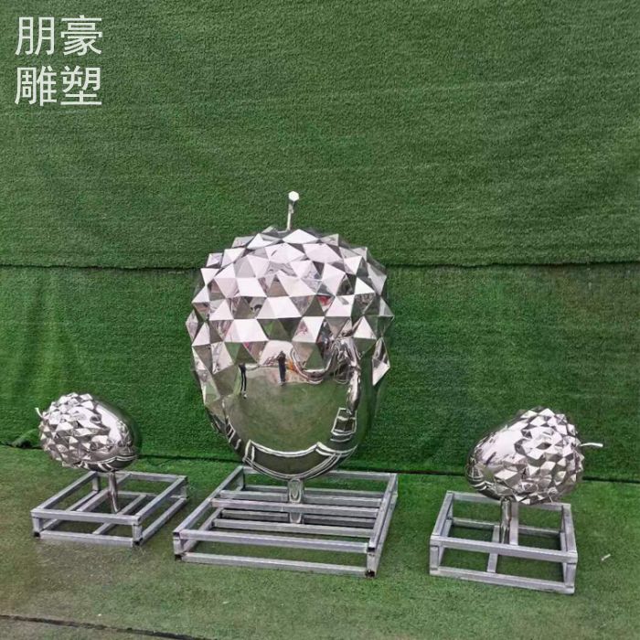 优选步行街松子雕塑展示生产