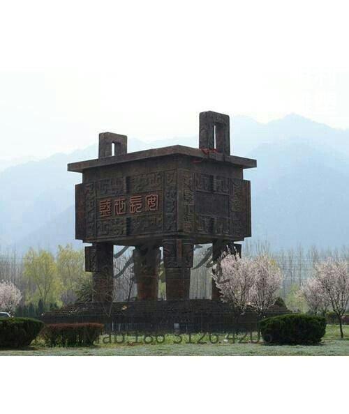 广场大型铜鼎