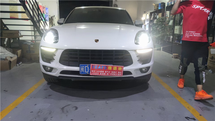 保时捷原车氙气灯老化严重灯面发黄龟裂重新升级透镜换灯面 
