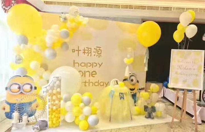 宝宝一百天气球装饰