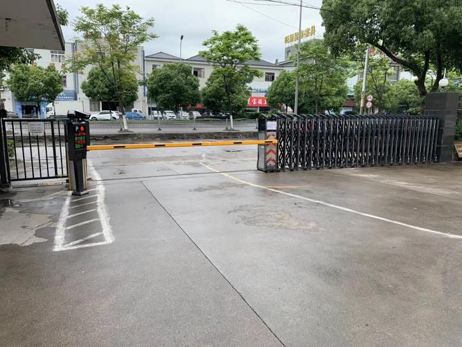 西安门禁道闸上门维修联系电话多少