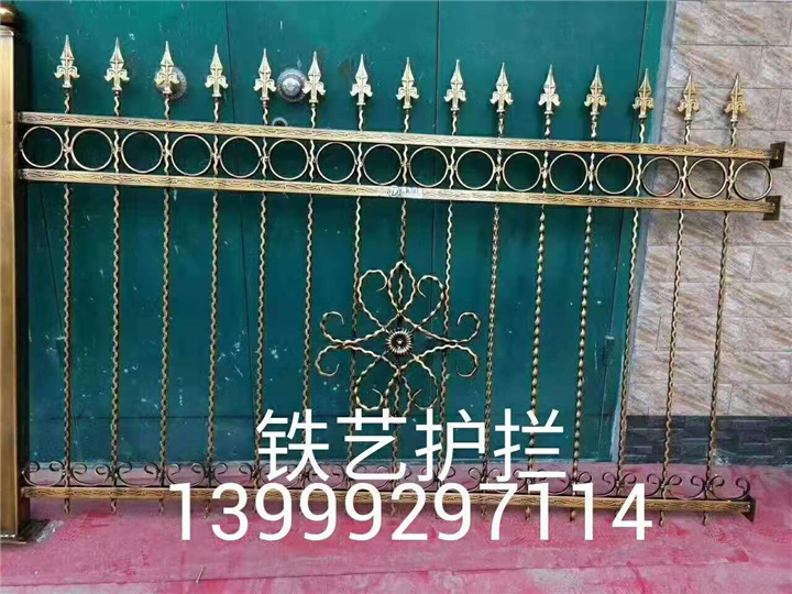 新疆乌鲁木齐马路隔离带