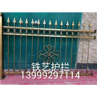 新疆乌鲁木齐马路隔离带