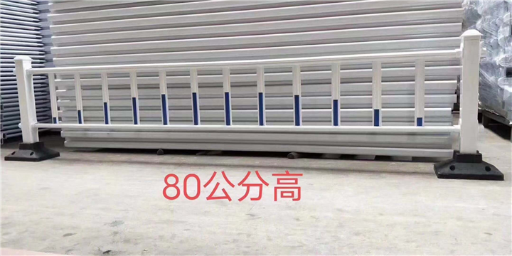 新疆乌鲁木齐马路隔离带