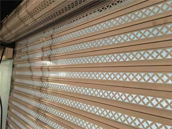 铝合金型材门