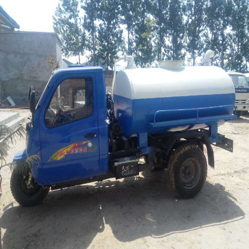 三轮吸粪车2