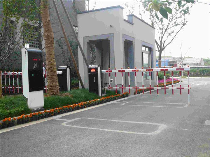 盐城道闸安装18066184321