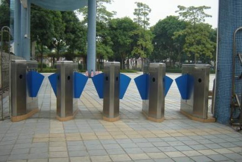 盐城道闸安装18066184321 