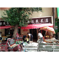 乌鲁木齐全自动遮阳棚厂家，新疆车棚厂家 