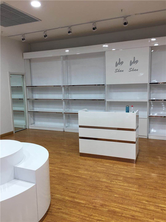 呼和浩特市鞋店货架 