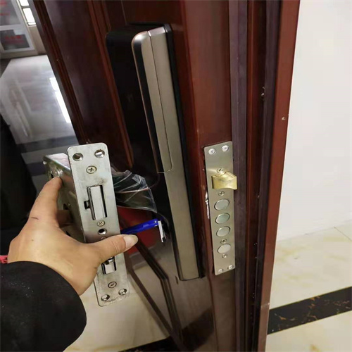 东营配车钥匙的地方电话