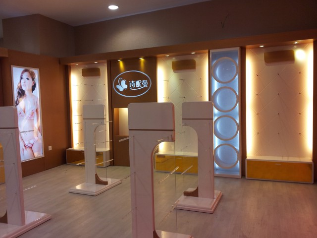 河南郑州烤漆展柜 