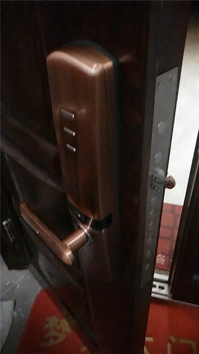 郑州汽车开锁，二七区换防盗门锁，配钥匙 
