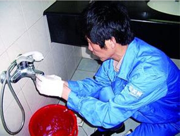 水龙头维修 
