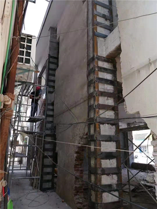 湖南衡阳某厂房柱子包钢 