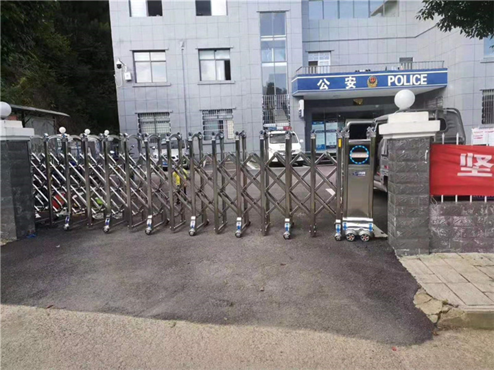 厦门伸缩门安装