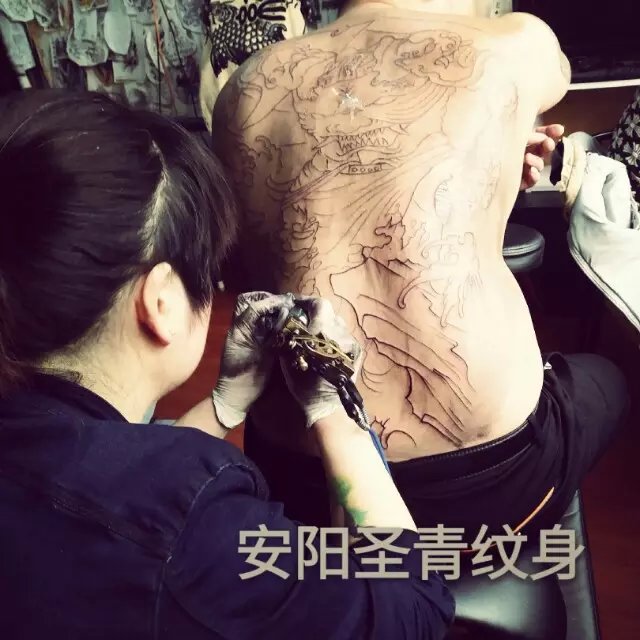 圣青纹身 