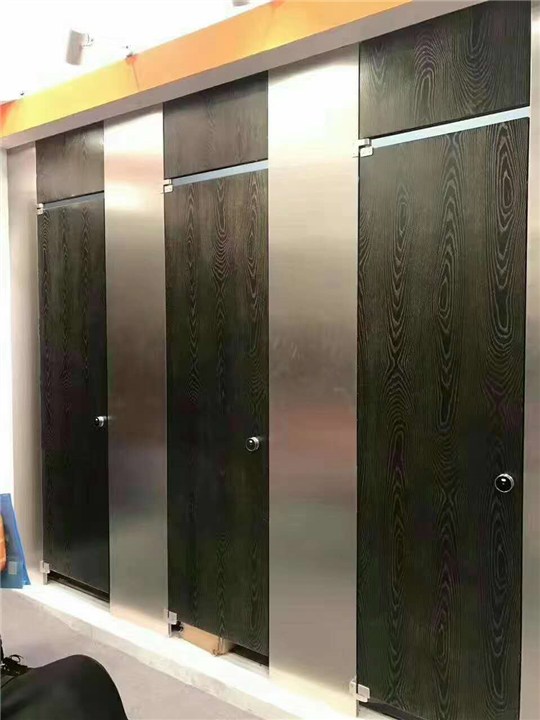 云南昆明卫生间隔断如何选择才能节省成本