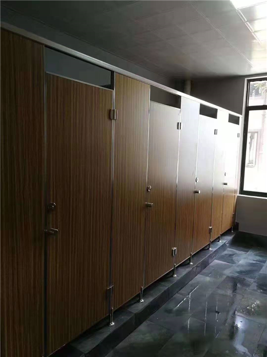 昆明卫生间隔断如何做好防水工作
