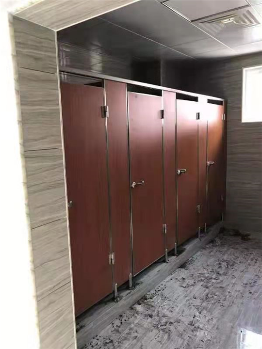 昆明洗手间隔断教你如何选用公共卫生间隔断配件