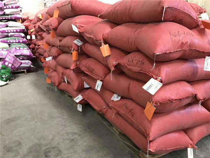 边坡绿化建设：仓库一角