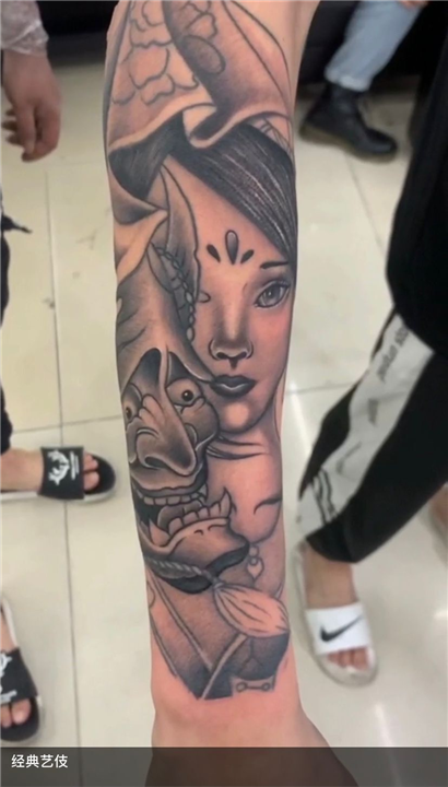 石狮花臂纹身价格 