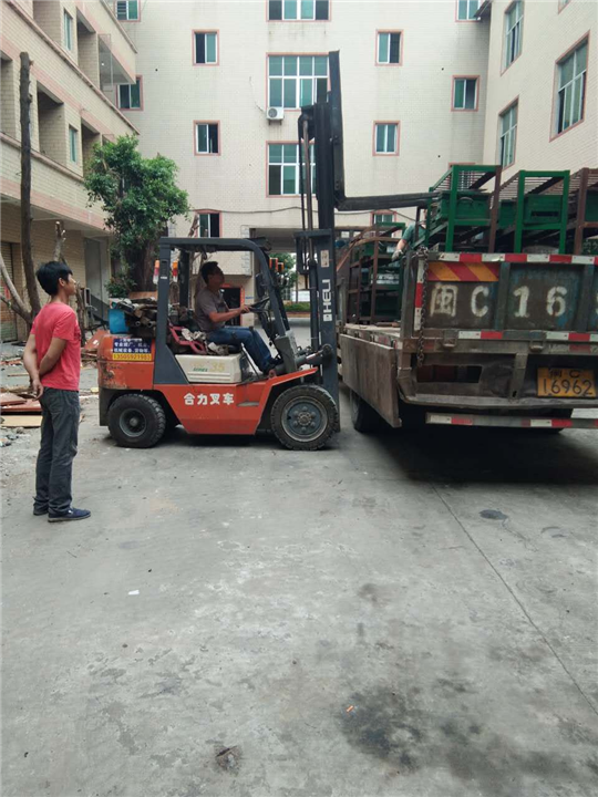 泉州搬家：泉州小揭搬家电话 