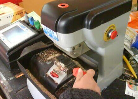 中卫配汽车钥匙 