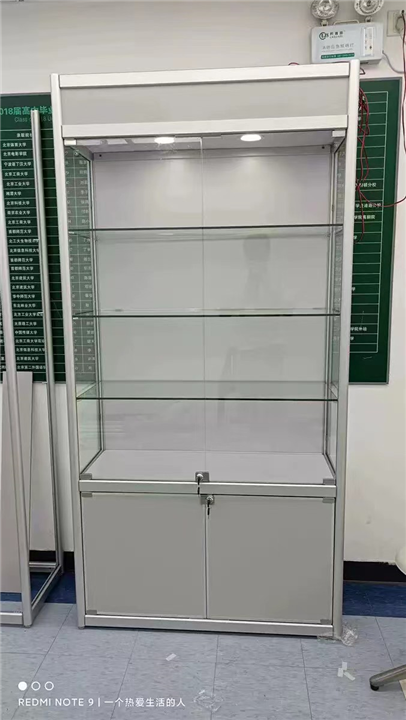 钛合金玻璃展柜
