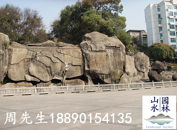 广场假山4