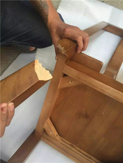 修补家具 