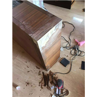 修补家具 