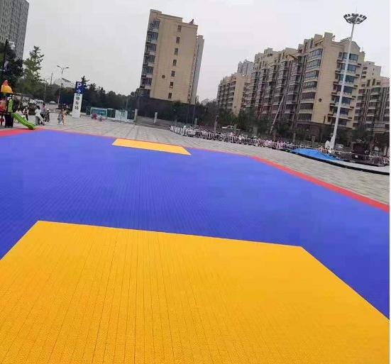 塑胶地板 